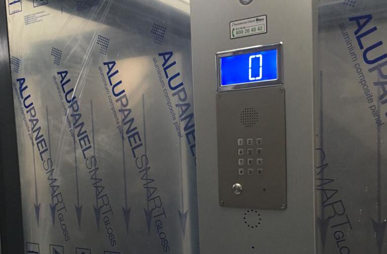 JR309-FK Tus Xov Tooj Rau Xwm Ceev Kom Tau Los Nruab Hauv Of Elevator Hauv UK